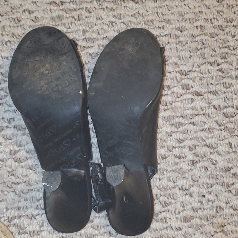 Heels - Picture 2 of 2